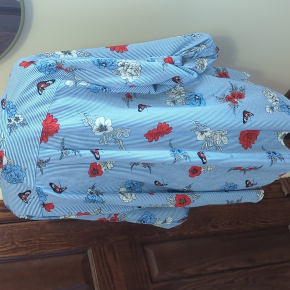 Flower print Top - Picture 7 of 8